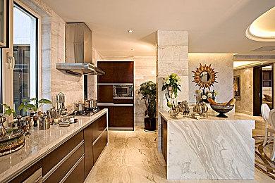 小队战术角色扮演游戏《佐瑞亚：碎裂纪元》现已正式发售